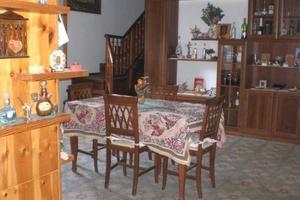 Casa indipendente di 350 m² con più di 5 locali e 