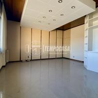 Ufficio a Aulla Viale Lunigiana 6 locali