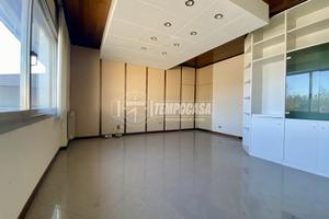 Ufficio a Aulla Viale Lunigiana 6 locali