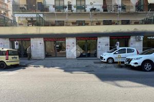 NEGOZIO A NAPOLI