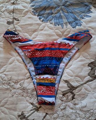 Costume slip sgambato Taglia M corrisponde a una 4