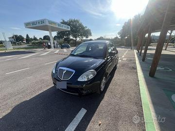 Lancia Ypsilon 1.3 MJT 75 CV Unyca 2012 - 99000 km