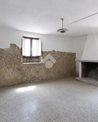 CASA SEMINDIPENDENTE A LAMPORECCHIO