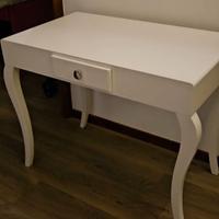 scrittoio e comodino