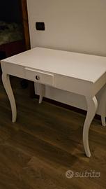 scrittoio e comodino