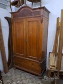 Armadio due ante in legno da restaurare