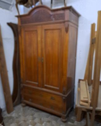 Armadio due ante in legno da restaurare