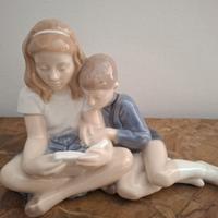 Statuina Royal Copenhagen Ragazzi che leggono