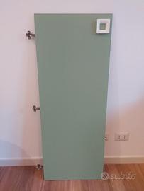 ante armadio di colore verde