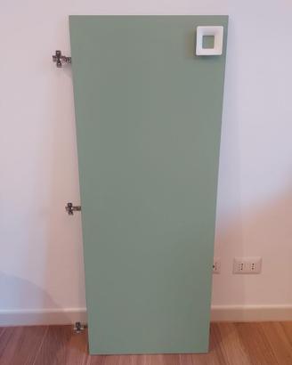 ante armadio di colore verde