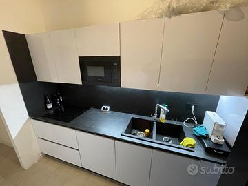 cucina compresa di isola