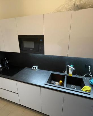 cucina compresa di isola