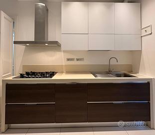 Cucina Lube moderna completa di elettrodomestici