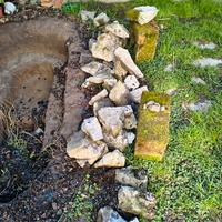 sassi bordo laghetto- stagno