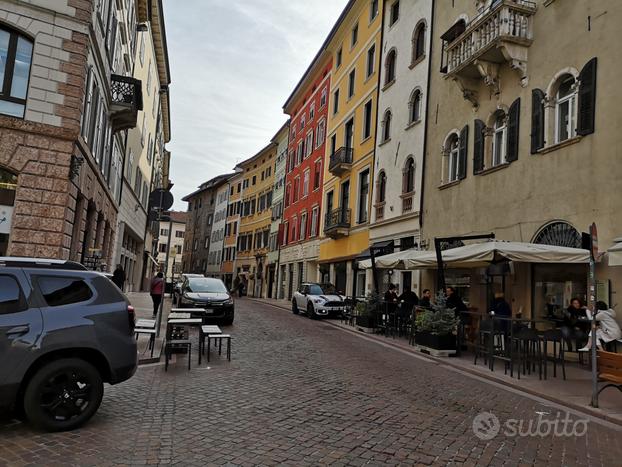 TRENTO,CENTRO STORICO, IN PALAZZO D'EPOCA RISTRUT