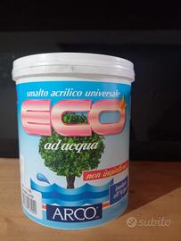 Smalto acrilico universale ad acqua