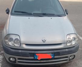 RENAULT Clio - 2001