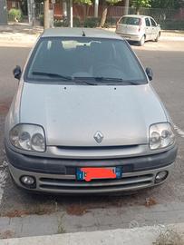 RENAULT Clio - 2001