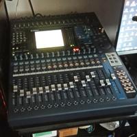 Yamaha DM1000 mixer digitale con meterbridge