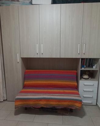 Armadio a ponte con divano letto