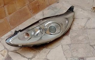 fari Ford Fiesta 