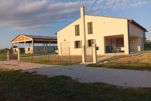 Lotto di 2000 mq per bifamiliare o villa singola