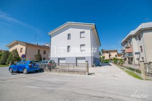 Medolla- Ampio appartamento con 3 camere in palazz