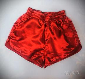 Pantaloncini in raso.
