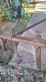 piccolo vecchio erpice segna righe per semina