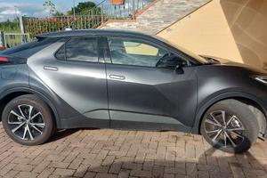 Toyota c-hr plug in
