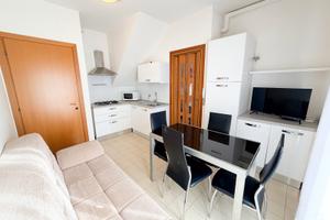 2 camere/piscina/piazza Brescia/18.04-30.05