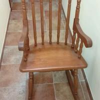 sedia a dondolo in legno massello  