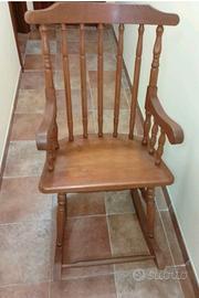 sedia a dondolo in legno massello  