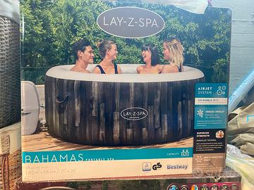 Vasca idromassaggio LAY-Z-SPA - Mod. BAHAMAS