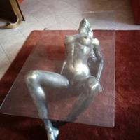 Tavolino salone con donna in bronzo