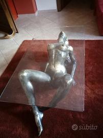Tavolino salone con donna in bronzo