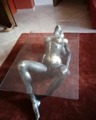 Tavolino salone con donna in bronzo