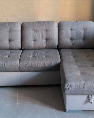 Divano letto grigio chiaro con vano porta oggetti