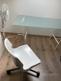 Scrivania in vetro Ikea