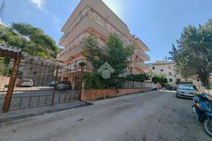 6 LOCALI A POZZUOLI