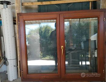 Finestre in legno noce