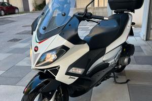 Aprilia SR Max 300 - 2013