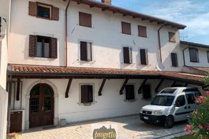 RONCHI D.L. Casolare con parco e giardino/V440