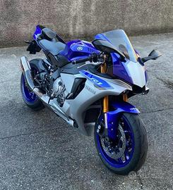 Yamaha R1 2015