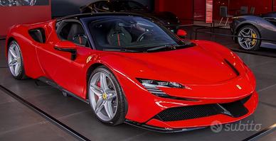 DISPONIAMO DI RICAMBI AUTO FERRARI SF90 MATERIALE 