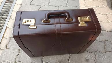 Valigia in pelle con combinazione