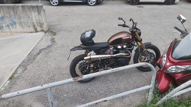 Triumph bonneville scrambler