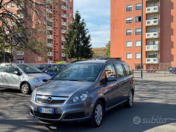 Opel Zafira 1.8 16V VVT Club