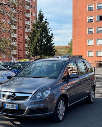 Opel Zafira 1.8 16V VVT Club