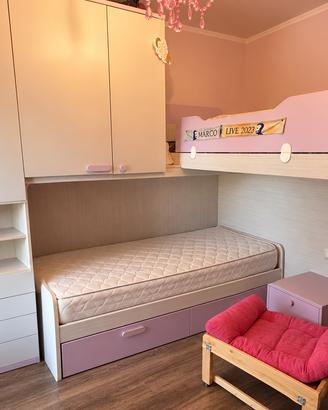 Cameretta bambine , lilla e legno chiaro